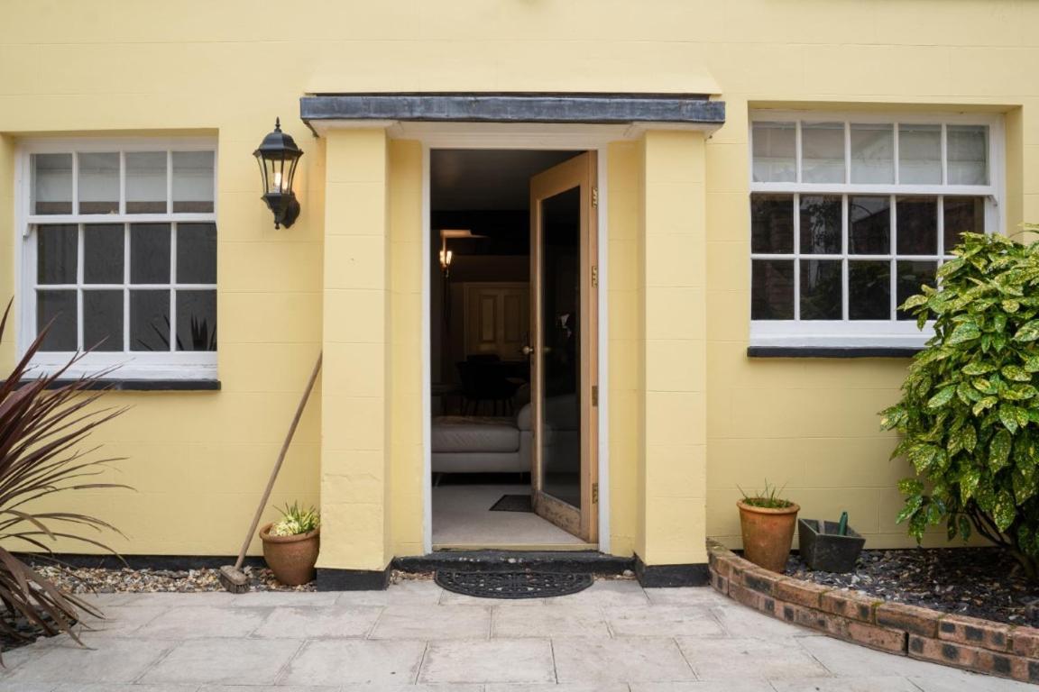 Perfectly Located Central Chester Town House -2Br Exterior photo